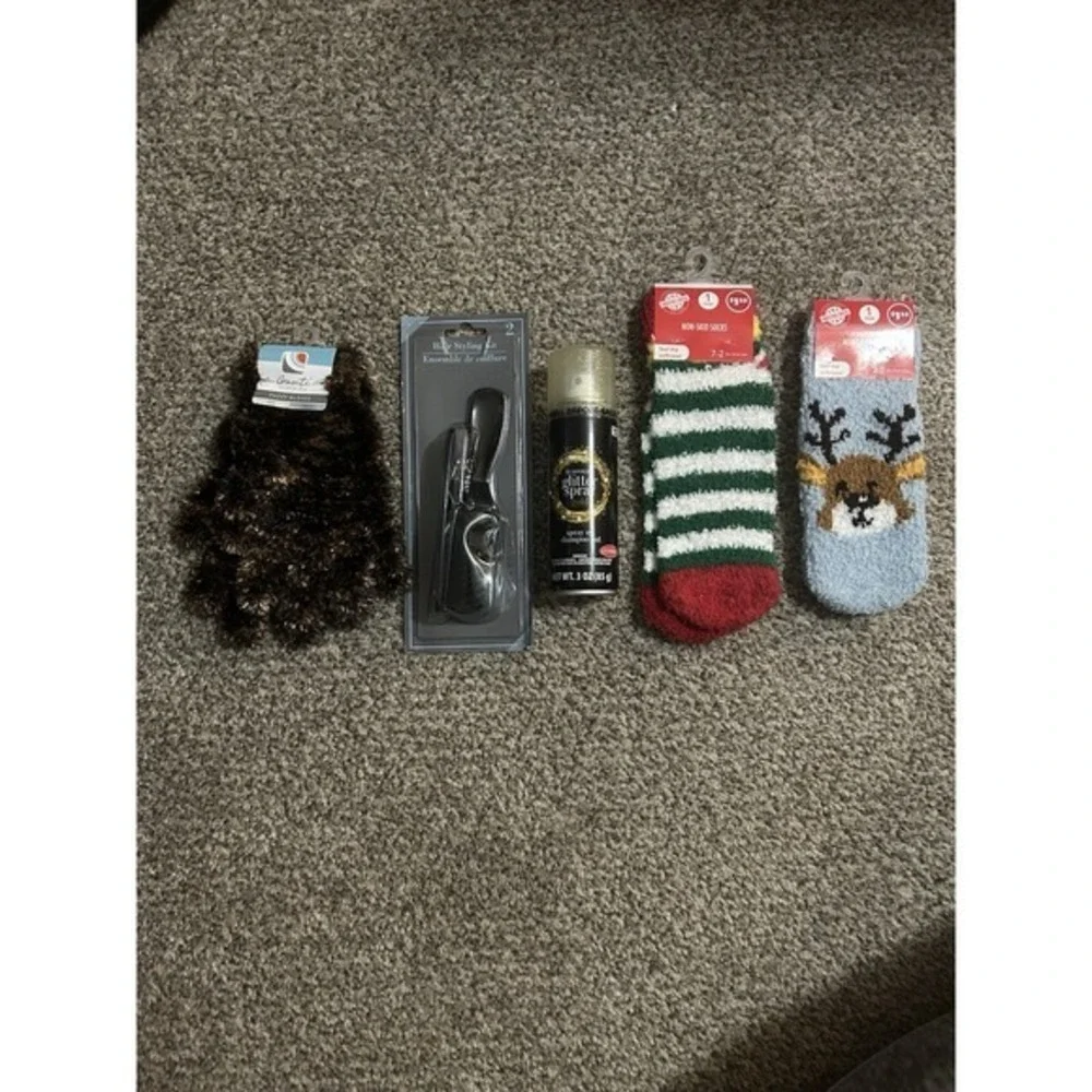5-PC Winter Gloves Kids Winter Non Slick Socks SZ 7-2 Glitter Spray & Baby Brush